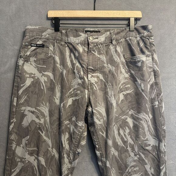 Nike SB Camo Pants Ripstop Skateboard Mens Size 38 Green Utility Straight Leg - Picture 1 of 12